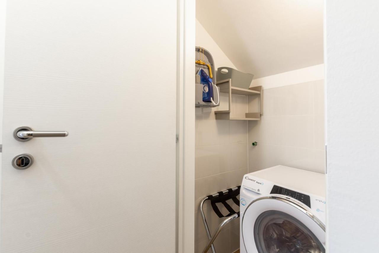 Studio Apartman Lilly With Private Parking In The Yard Of The House Pula Exterior photo